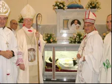 Frei Prevost na missa de beatificação do frei espanhol agostiniano Mariano de La Mata Aparício, na catedral da Sé (SP), em 5 de novembro de 2006