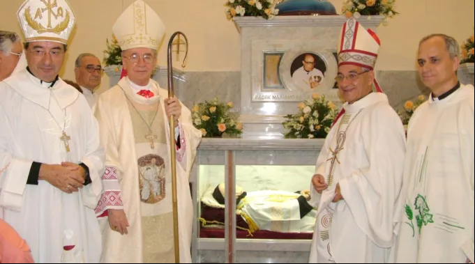 Frei Prevost na missa de beatificação do frei espanhol agostiniano Mariano de La Mata