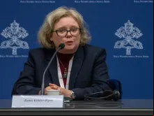 Renée Köhler-Ryan, uma das 54 mulheres delegadas ao Sínodo da Sinodalidade, em entrevista coletiva ontem (17).
