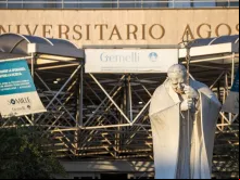 Entrada do Hospital Gemelli, em Roma onde o papa Francisco está internado desde o dia 14 de fevereiro