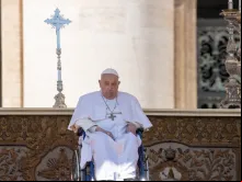 Duas semanas depois da sua última aparição pública, o papa reapareceu aos fiéis