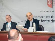Prefeito do Dicastério para a Doutrina da Fé, cardeal Victor Manuel Fernández, na conferência no 54º Curso para Bispos do Brasil.