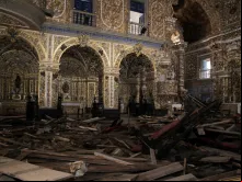 Destroços do desabamento da parte do forro do teto da Igreja de são Francisco de Assis, no Pelourinho (BA)