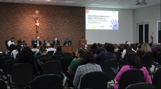 encontro formativo sobre a proteção de crianças cnbb