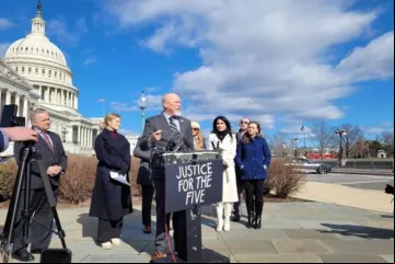 Deputados e líderes pró-vida americanos em frente ao Capitólio