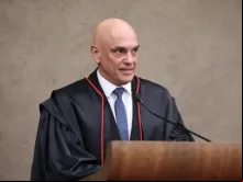 Alexandre de Moraes também suspendeu todos os processos judiciais e procedimentos istrativos e disciplinares contra médicos que desobedeceram a resolução do CFM