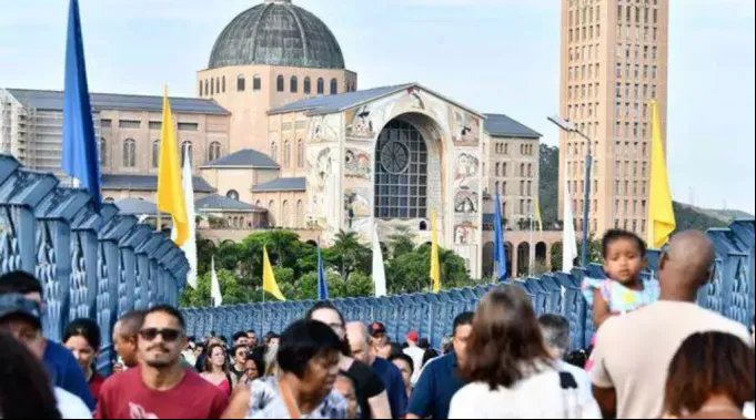 Devotos no santuário nacional de Aparecida