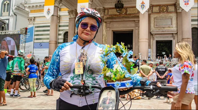 Arlinda Dias no Santuário Basílica Nossa Senhora de Nazaré. ?? 