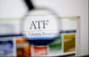 Site da Agência de Álcool, Tabaco, Armas de Fogo e Explosivos dos EUA. Imagem referencial.