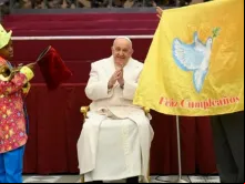 Papa Francisco celebrou hoje seu 87º aniversário com as crianças  na Sala Paulo VI.