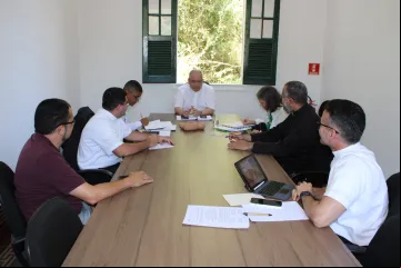 Dom Joel Portella Amado reunido com a Comissão Diocesana em Defesa da Vida.