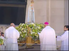 Dom José Ornelas consagrando o pontificado do papa Leão XIV a Nossa Senhora de Fátima.