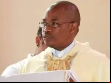 O padre Paul Tatu Mothobi foi assassinado no último sábado (27) na África do Sul.