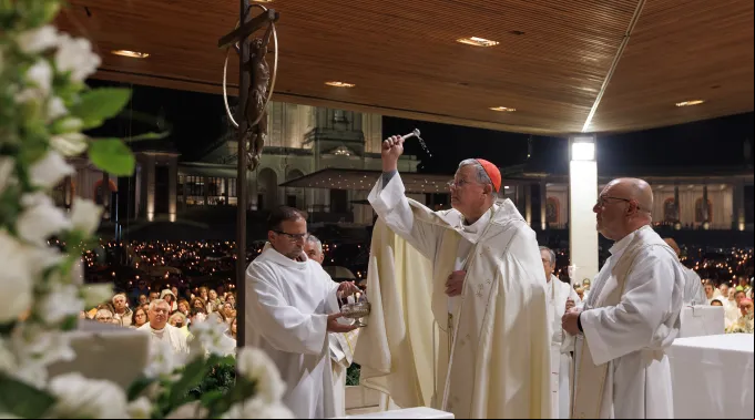 O arcebispo de Porto Alegre (RS), dom Jaime Spengler, abençoa nova cruz na Capela das Aparições em Fátima, Portugal. ?? 