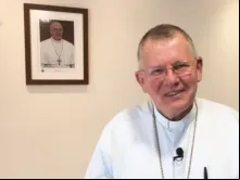 Dom Jaime Spengler felicitando o papa Fransciso por seu 11 anos de pontificado