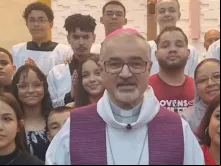 Parte do vídeo onde dom João Justino e os jovens fazem convite aos fiéis para o Caminho das Sete Igrejas
