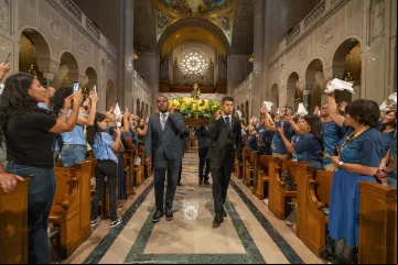Missa de entronização de Nossa Senhora Aparecida na basílica do Santuário Nacional da Imaculada Conceição.