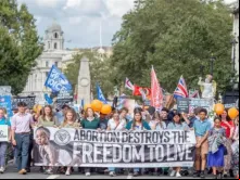 Autoridades policiais estimaram que 7 mil pessoas participaram da Marcha pela Vida em Londres, Inglaterra.