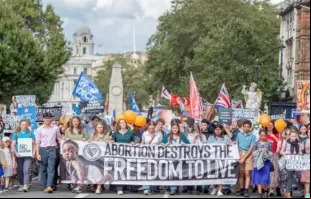Autoridades policiais estimaram que 7 mil pessoas participaram da Marcha pela Vida em Londres, Inglaterra.