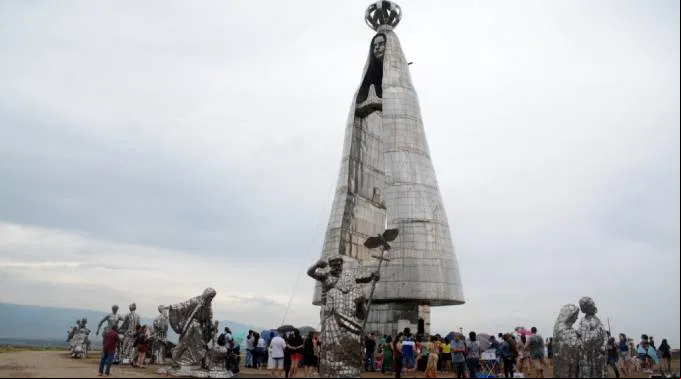 Estátua de Nossa Senhora Aparecida