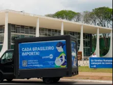 O carro de propaganda percorreu o Congresso Nacional, a Praça dos Três Poderes e o Supremo Tribunal Federal (STF).