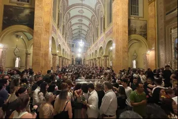 urna com as relíquias de santa Teresinha