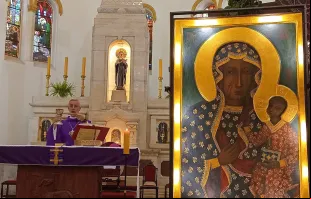 O bispo auxiliar do Rio de Janeiro (RJ), dom Tiago Stanislaw, celebra hoje (28) missa com a imagem peregrina de Nossa Senhora de Czestochowa em São Paulo (SP), na intenção do II Congresso Internacional Vida e Família.