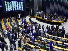 Deliberação do PLDO 2024 ontem (19), no Congresso Nacional.