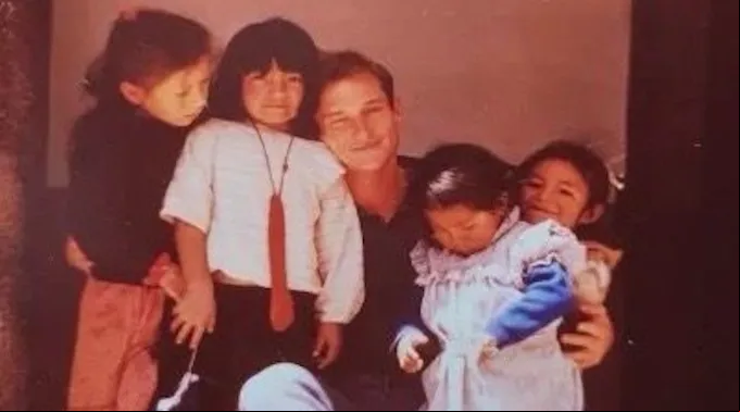 Javier Sartorius com garotas de Cusco, Peru ?? 