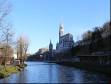 Santuário de Nossa Senhora de Lourdes na França.