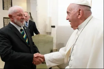 Lula e papa Francisco na cúpula do G7.