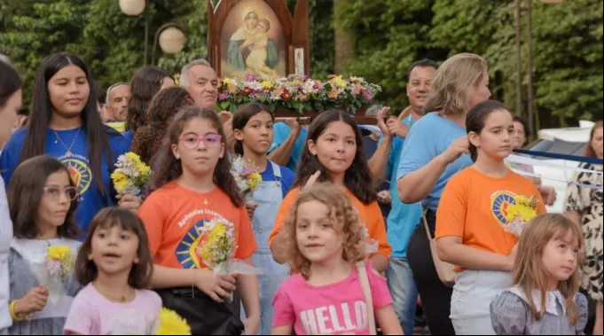 Imagem ilustrativa. Crianças na procissão da Mãe irável do Movimento Apostólico de Schonstatt. ?? 