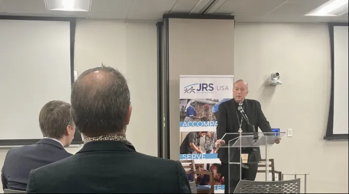 Dom Robert cardeal McElroy fala em conferência sobre imigração ?? 