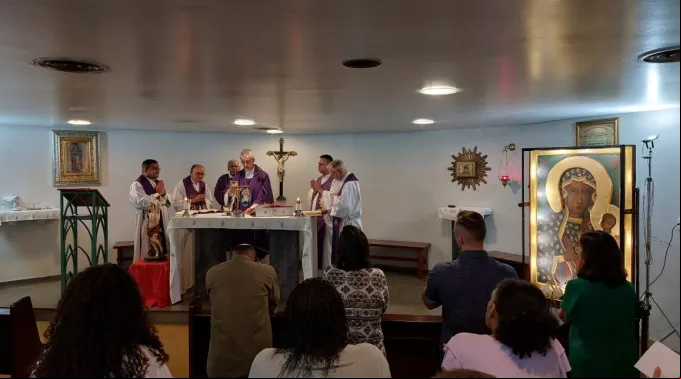Missa com o ícone na capela do Edifício São João Paulo II, na Glória, em 21 de março de 2025. ?? 