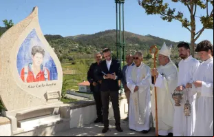 Monumento ao beato Carlo Acutis na paróquia de Duas Igrejas, em Braga, Portugal