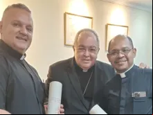 Monsenhor André Sampaio de Oliveira, cardeal Orani João Tempesta e cônego Jorge André Pimentel.