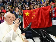 O papa Francisco perto de fiéis chineses em Ulan Bator (Mongólia).