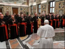 Papa Francisco com os membros do Dicastério para a Doutrina da Fé hoje (26)