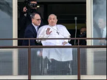 Papa Francisco no balcão do Hospital Gemelli, em 23 de março