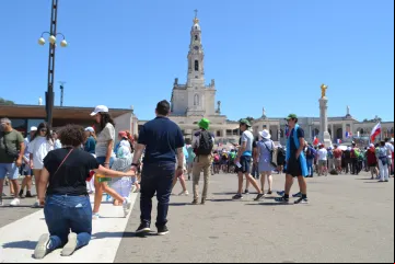 Peregrinos ao santuário de Fátima