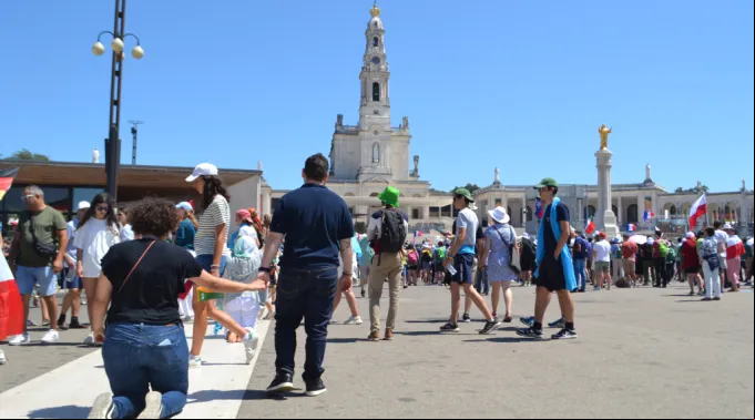 Peregrinos ao santuário de Fátima