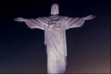 Projeção de "paz" no Cristo Redentor