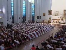 Missa de beatificação do padre Michał Rapacz no santuário da Divina Misericórdia em Kraków-Łagiewniki, Polônia