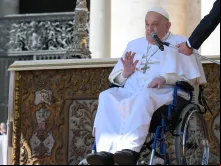 Papa Francisco diz algumas palavras aos fiéis no último domingo (6).