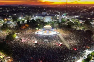 Romeiros na missa de encerramento da Romaria do Divino Pai Eterno 2024
