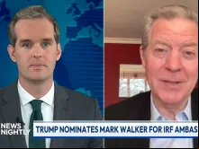 Sam Brownback, ex-embaixador geral dos EUA para a Liberdade Religiosa Internacional, fala com o âncora do programa EWTN News Nightly, Mark Irons na última sexta-feira (11).