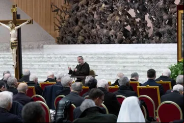 Padre Roberto Pasolini faz exercícios espirituais da Cúria Romana no Vaticano