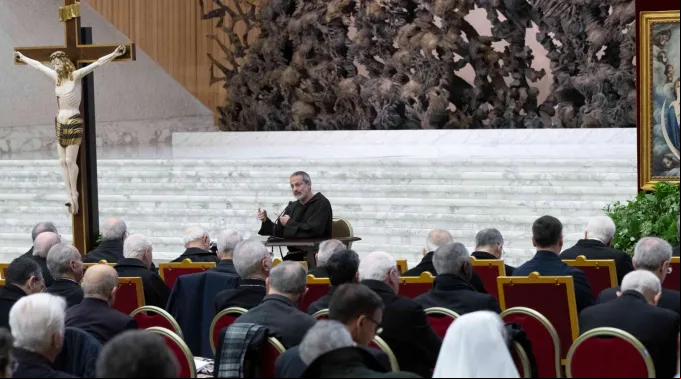 Padre Roberto Pasolini faz exercícios espirituais da Cúria Romana no Vaticano ?? 