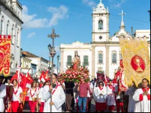 Procissão com a imagem do Sagrado Coração de Jesus, no Pelourinho, em Salvador (BA)