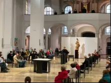 Cerimônia de bênção na Igreja Católica de Santo Agostinho em Würzburg, Alemanha, para uniões, inclusive homossexuais, em 10 de maio de 2021.